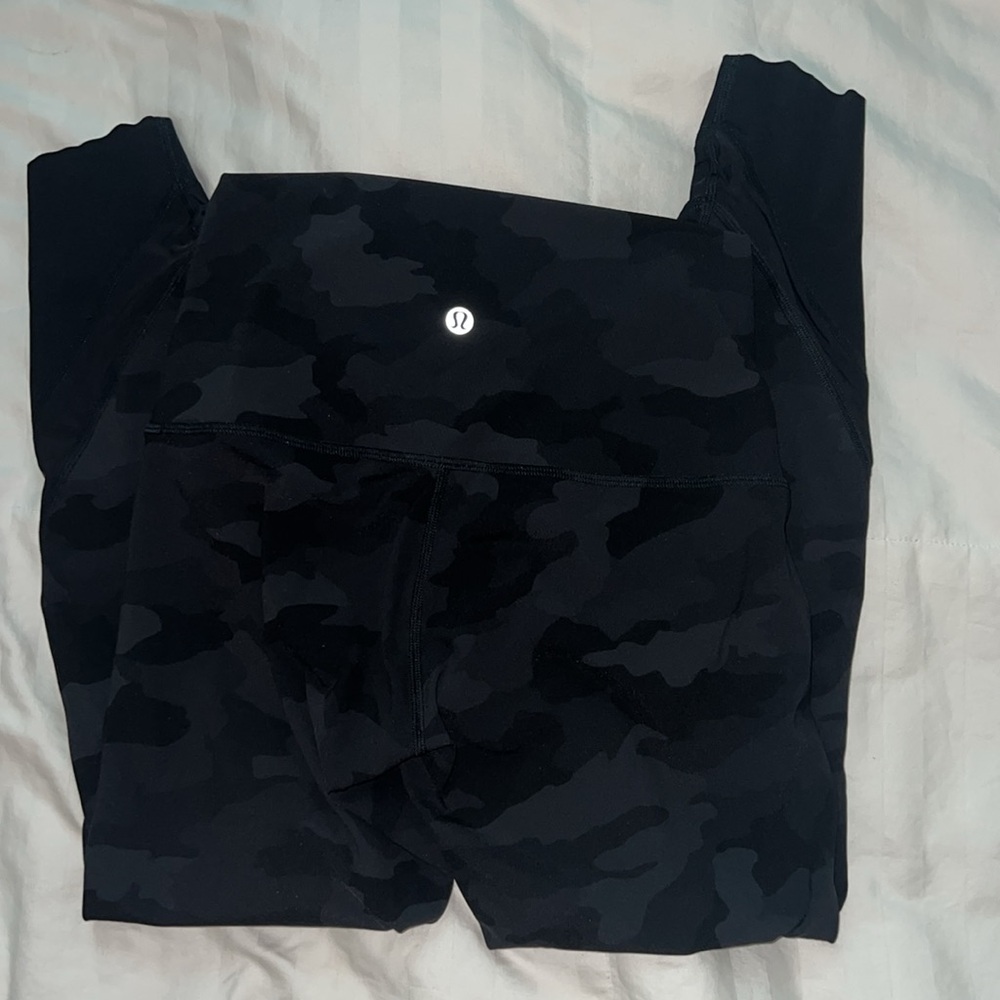 Wunder Under Scalloped Hem High-Rise Crop 23" *Roll Down Full-On  Luxtreme